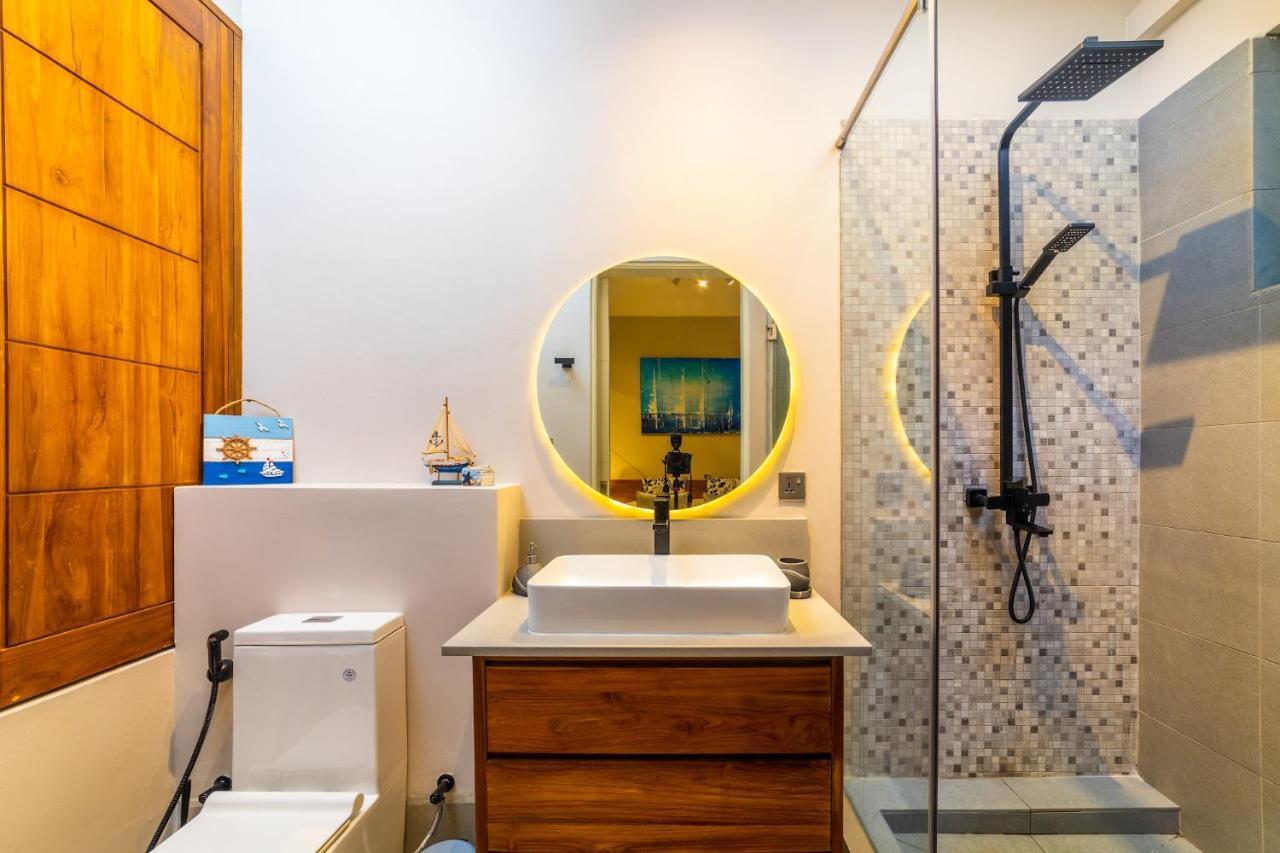 Apartment One Bay Modern Contemporary Flat 4 *